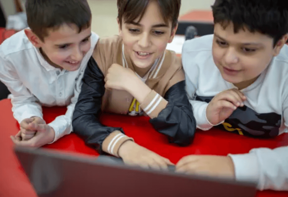 Çocuklar İçin Online İngilizce Eğitiminde Seviye Belirlemenin Önemi